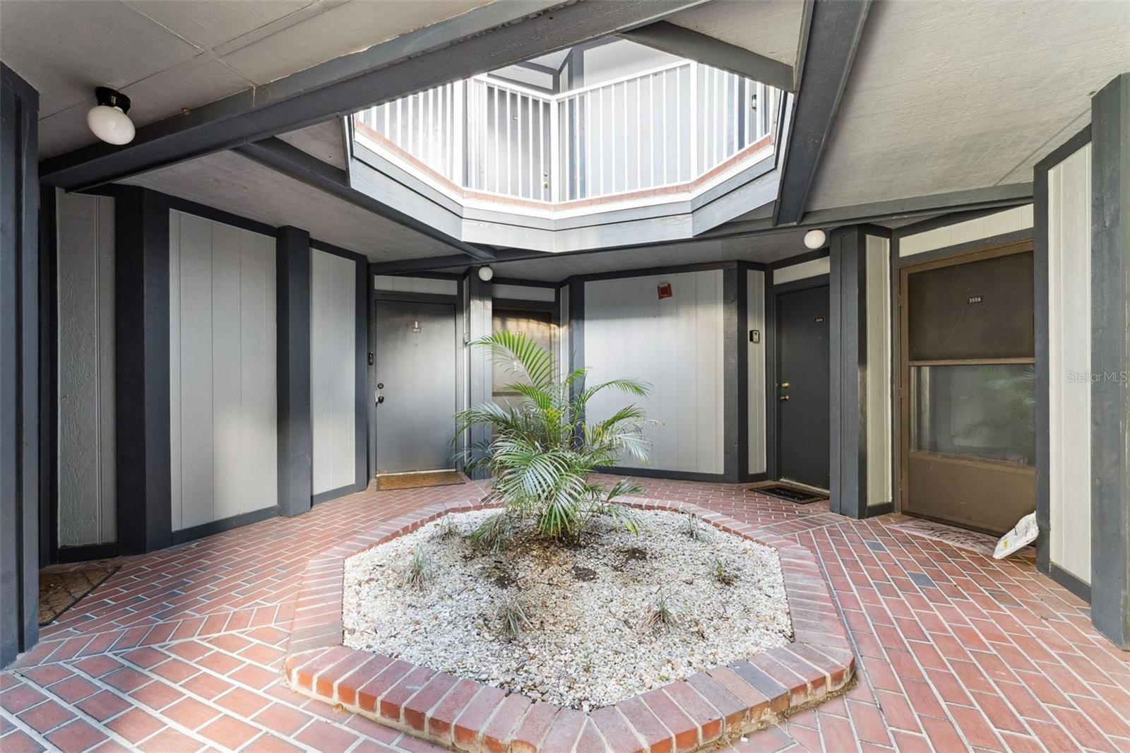 Image 5 of 39 For 3550 Southpointe Drive