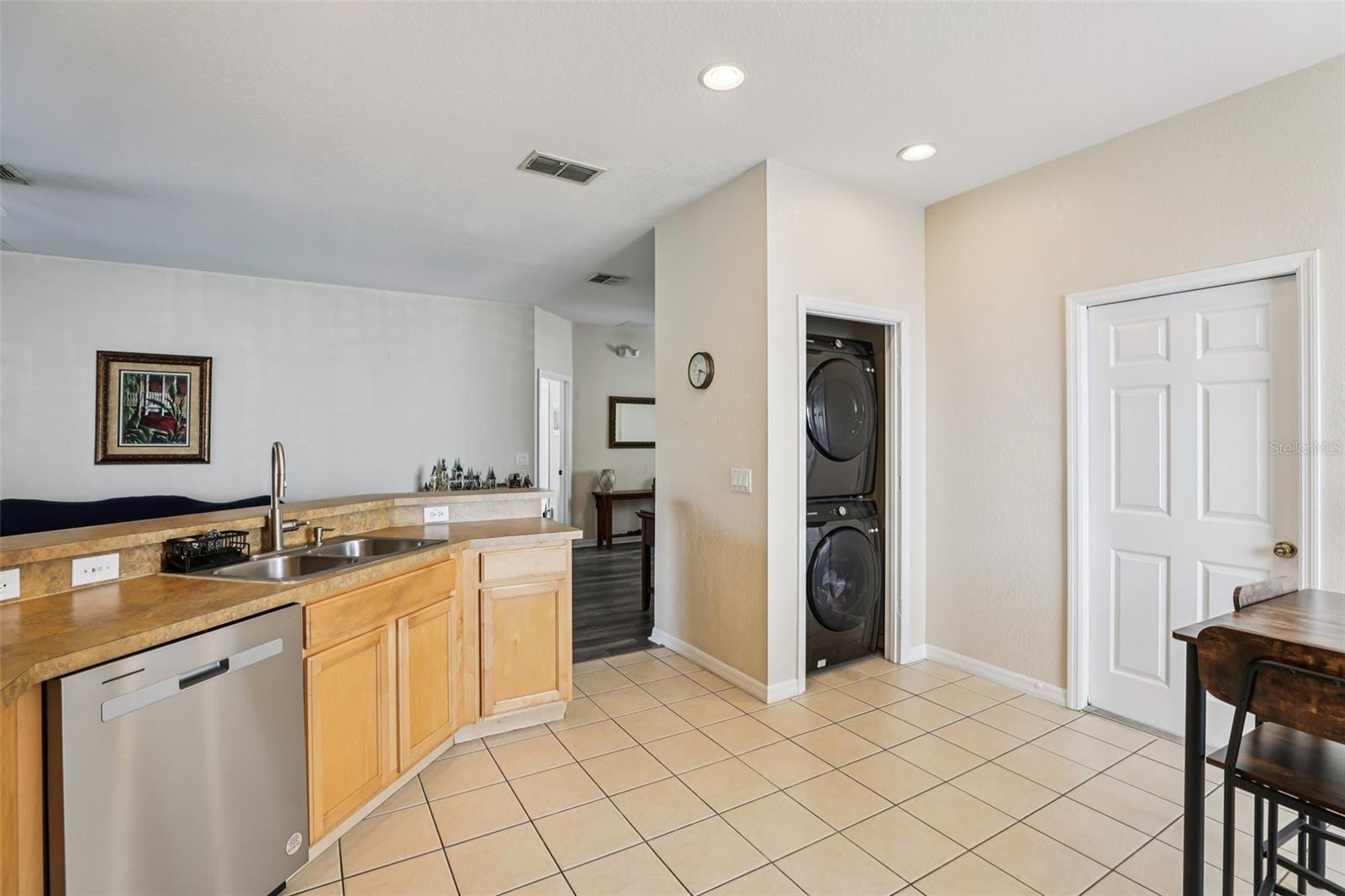 Image 11 of 38 For 328 Summer Place Loop