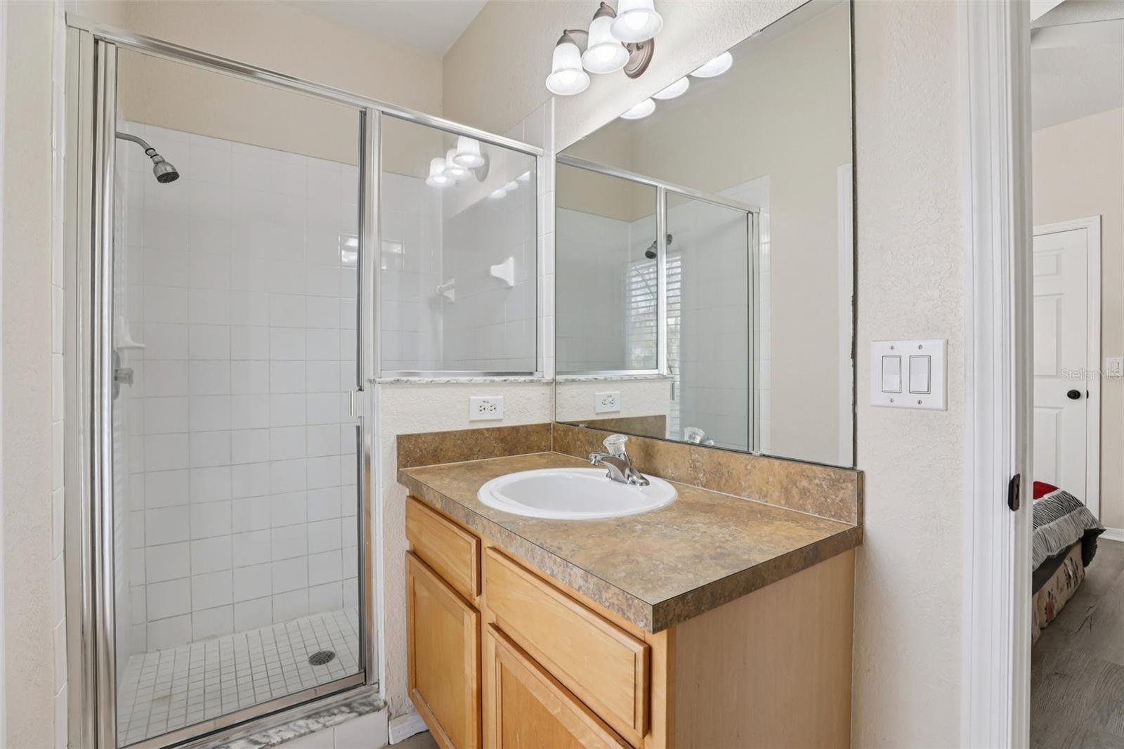 Image 17 of 38 For 328 Summer Place Loop