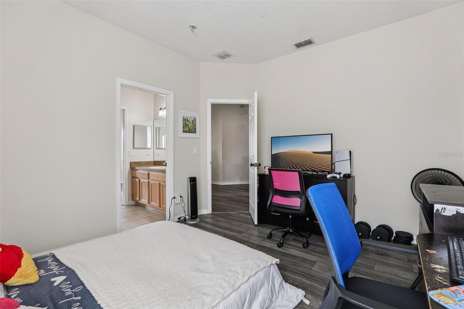 Image 25 of 38 For 328 Summer Place Loop