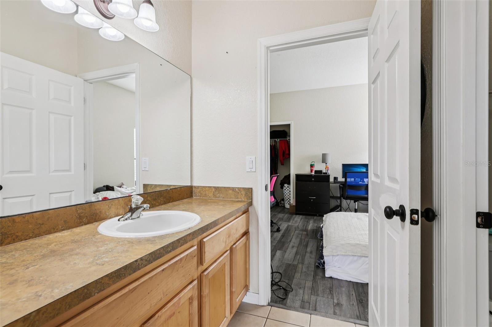 Image 29 of 38 For 328 Summer Place Loop