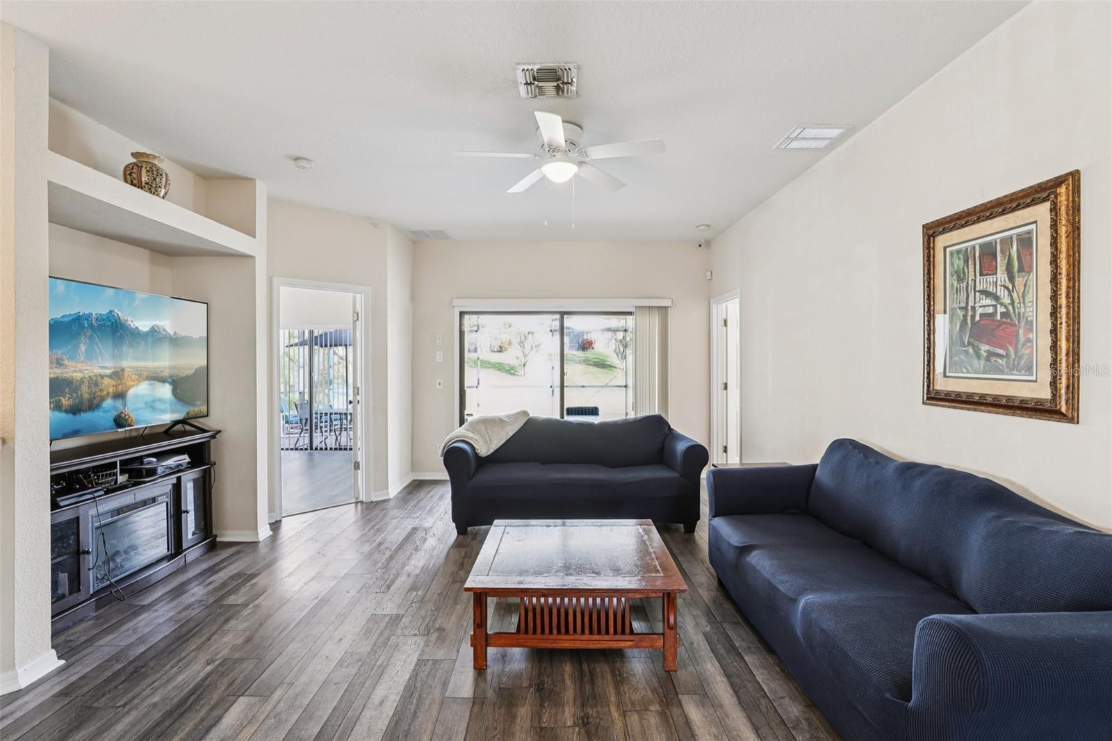 Image 4 of 38 For 328 Summer Place Loop