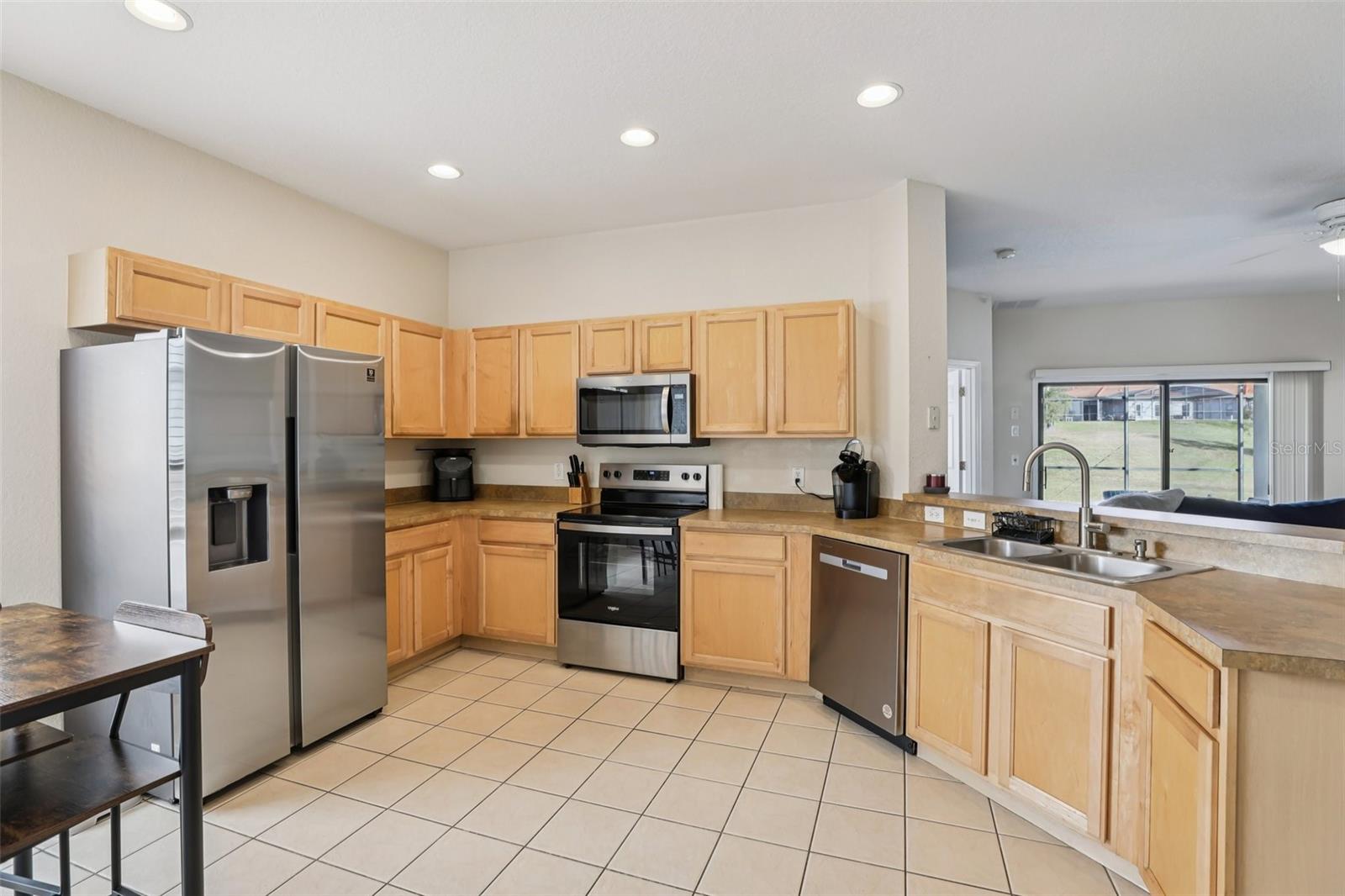 Image 5 of 38 For 328 Summer Place Loop