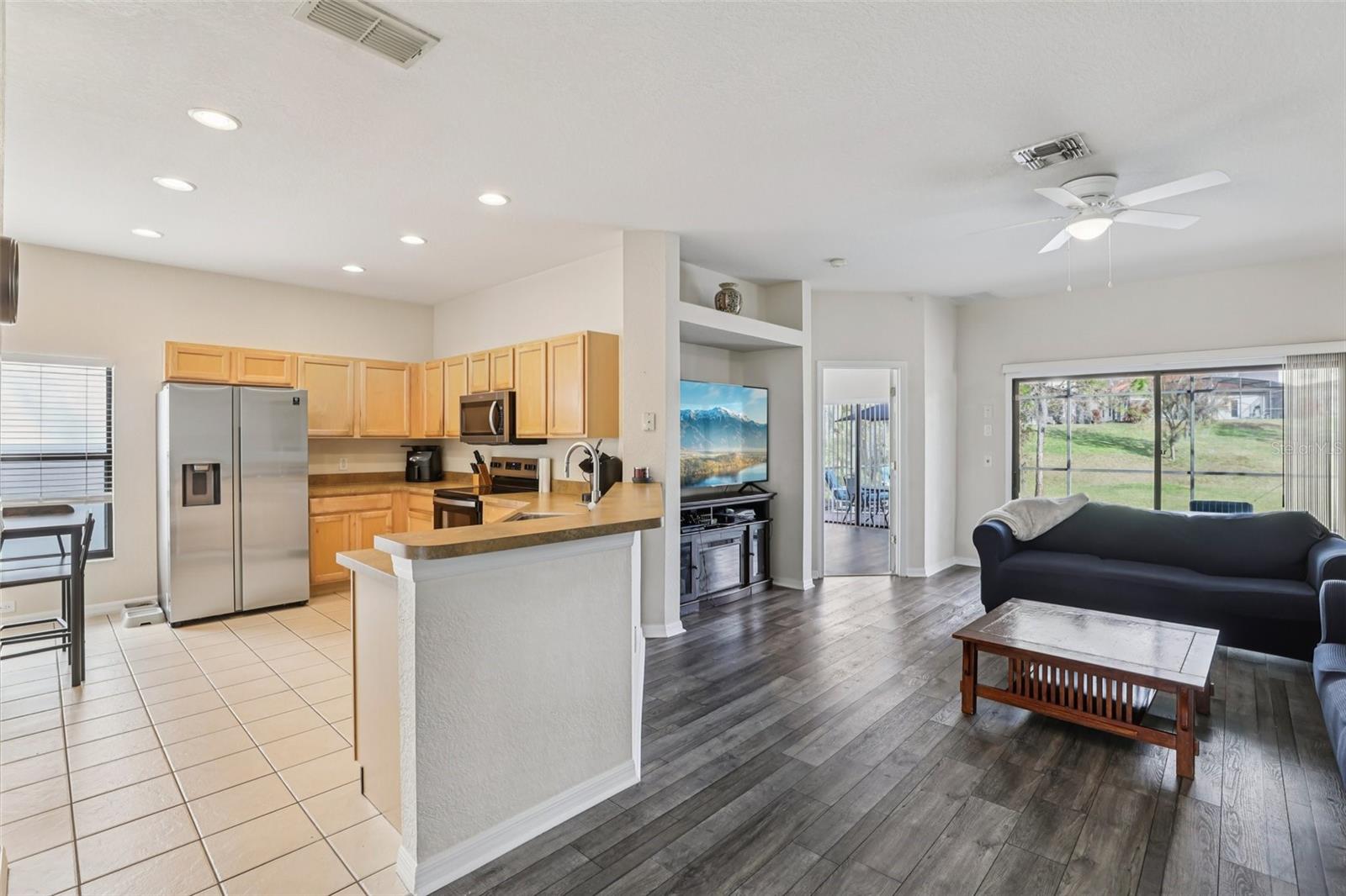 Image 7 of 38 For 328 Summer Place Loop