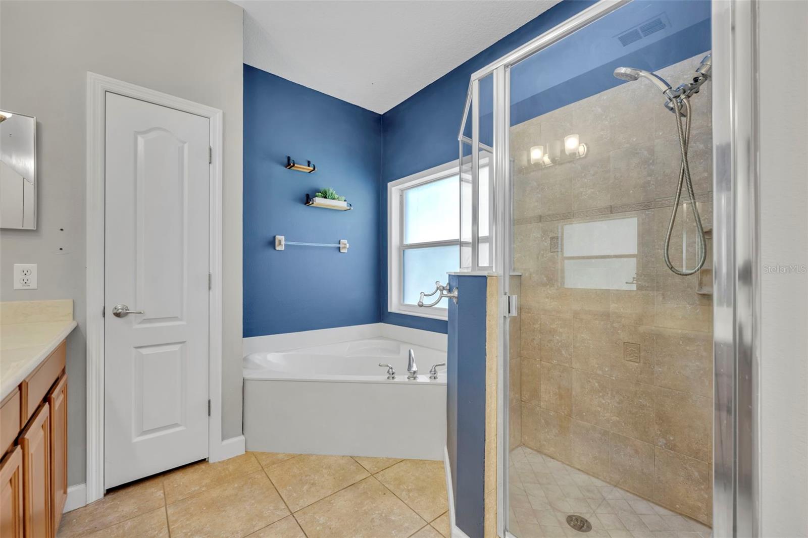 Image 17 of 32 For 5108 Legacy Oaks Drive