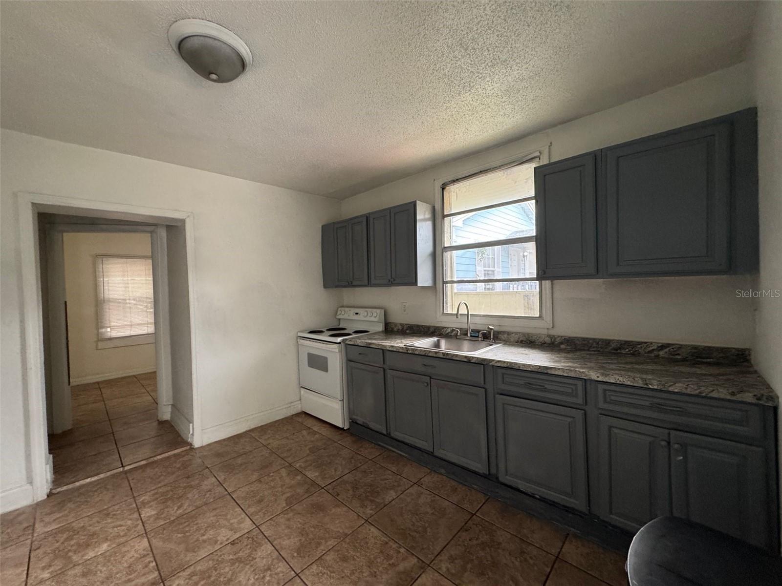 Image 16 of 20 For 638 Columbia