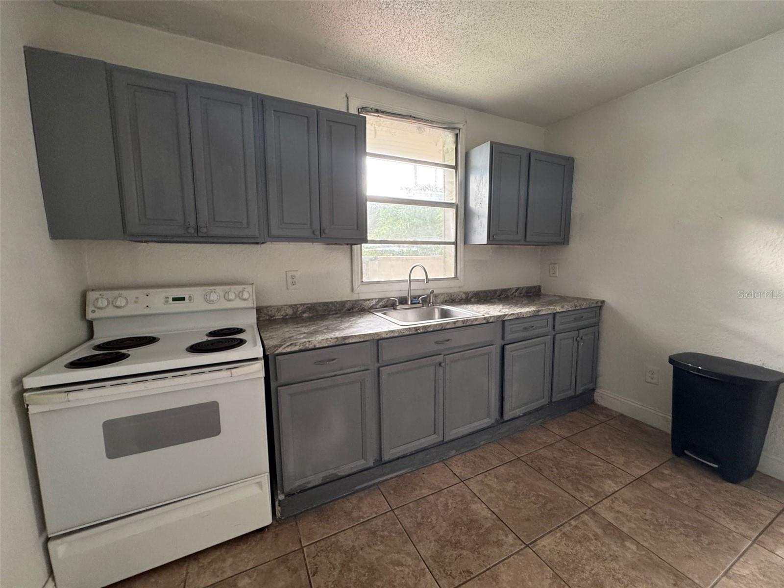 Image 17 of 20 For 638 Columbia