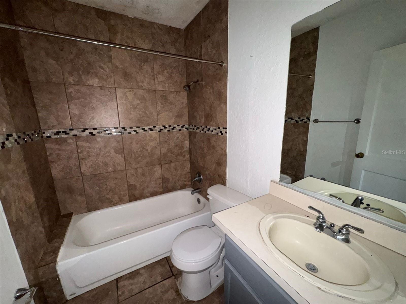 Image 19 of 20 For 638 Columbia