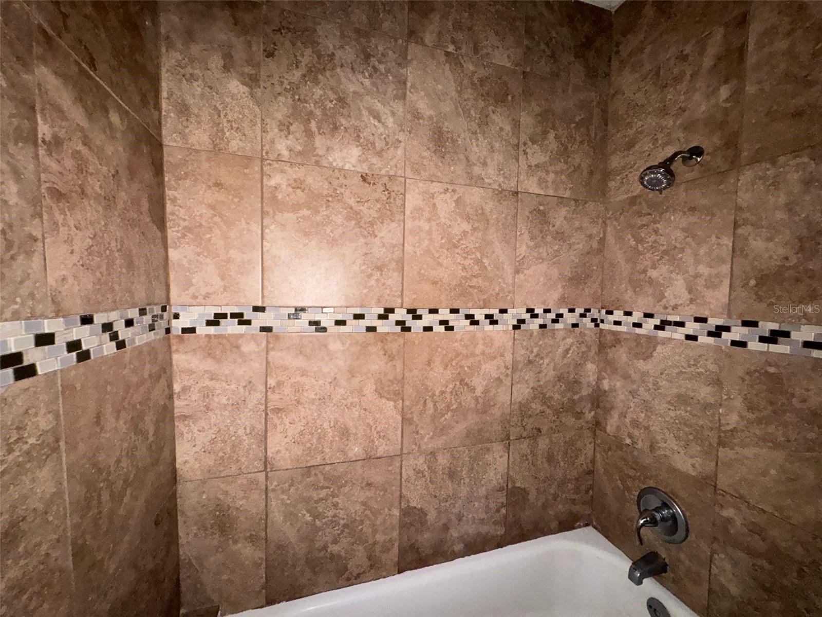 Image 5 of 20 For 638 Columbia