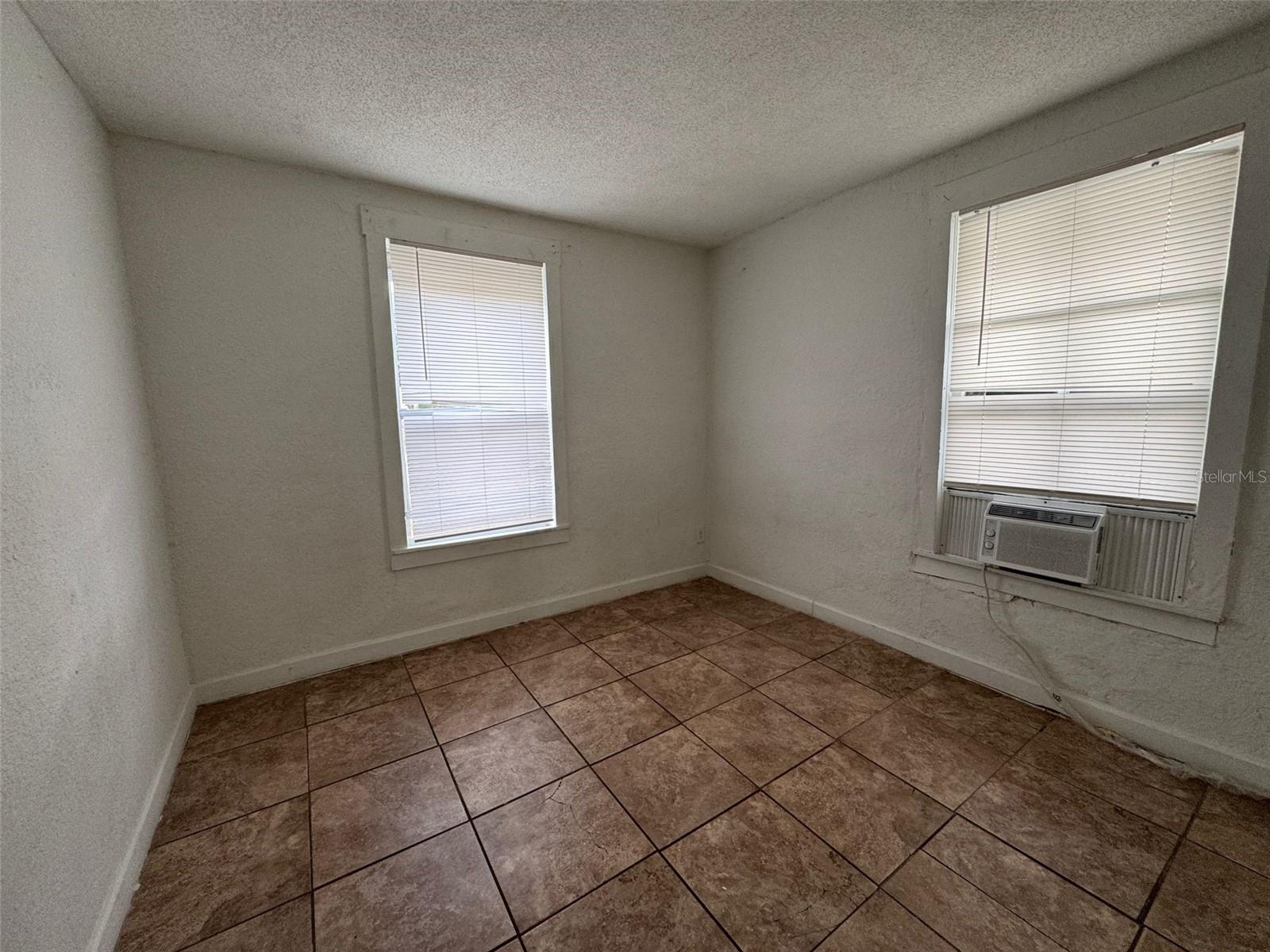 Image 8 of 20 For 638 Columbia