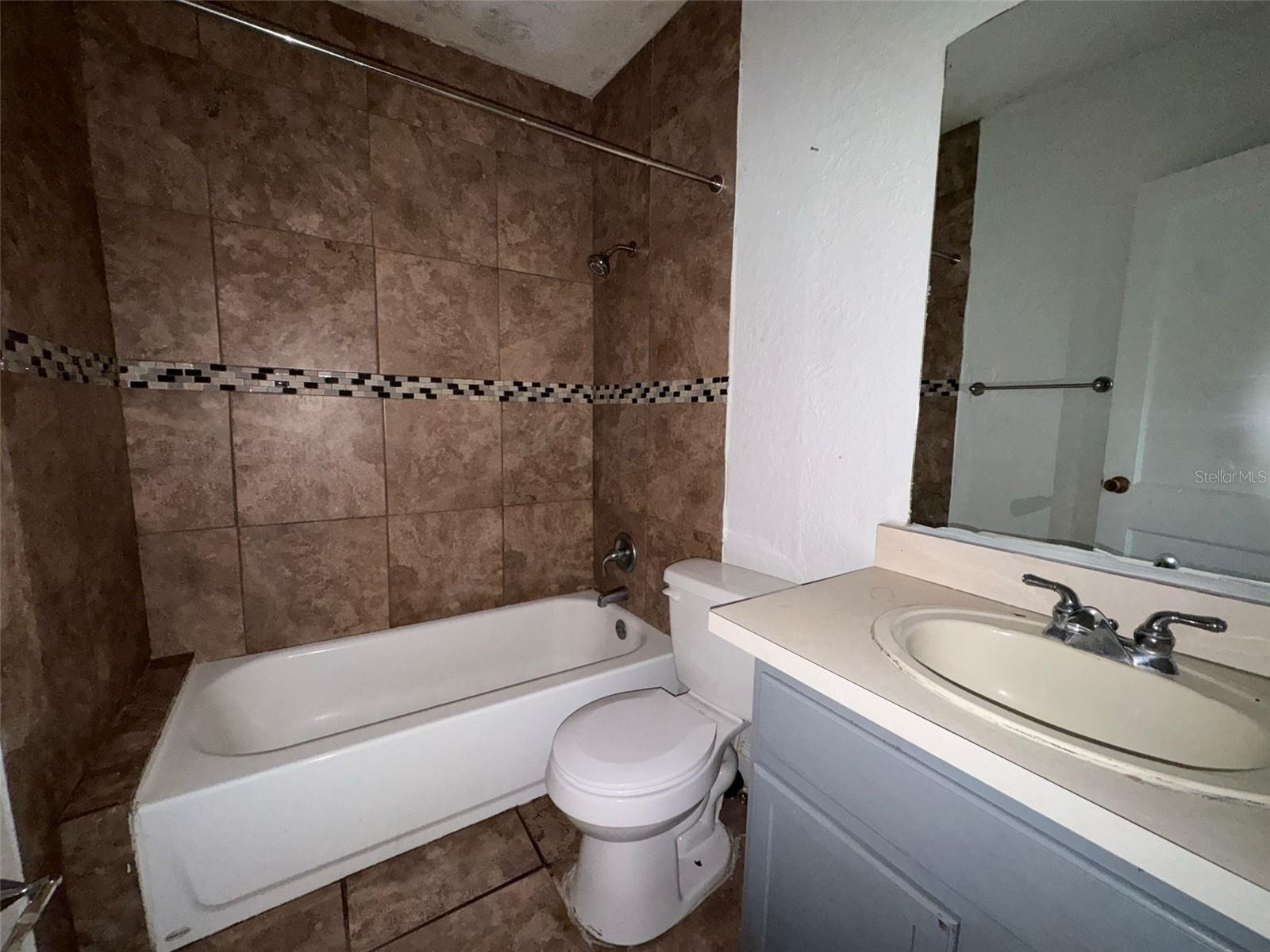 Image 9 of 20 For 638 Columbia