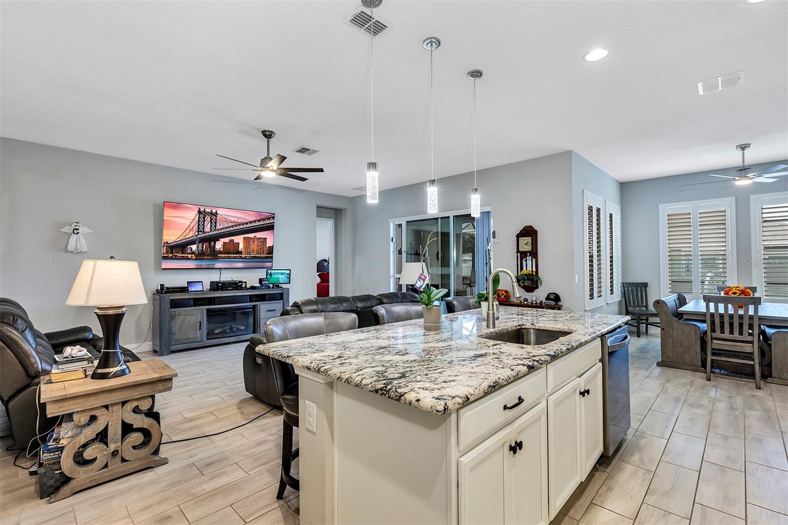 Image 19 of 68 For 665 Brooks Field Drive