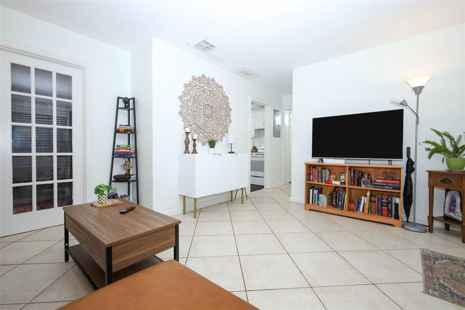 Image 5 of 14 For 410 Crystal Lake Street