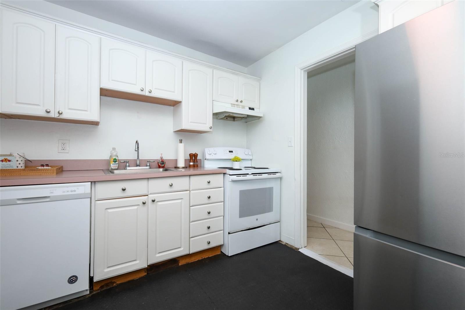 Image 7 of 14 For 410 Crystal Lake Street