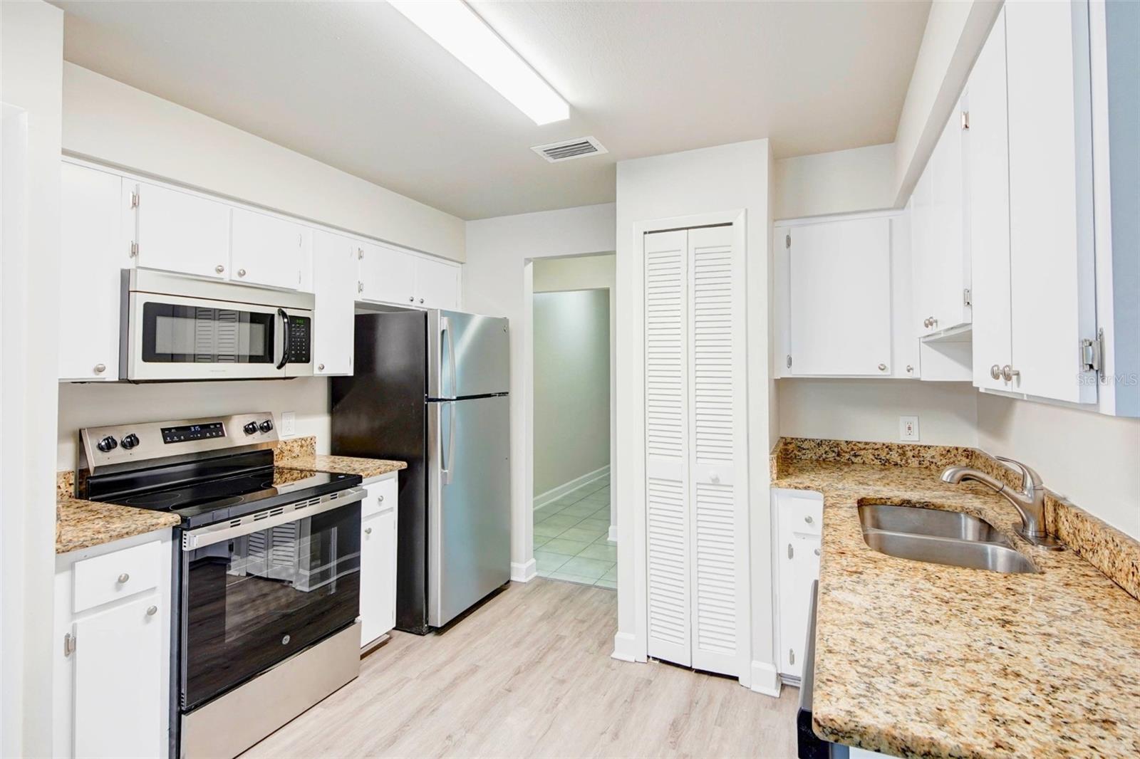 Image 8 of 35 For 1431 Quintara Avenue