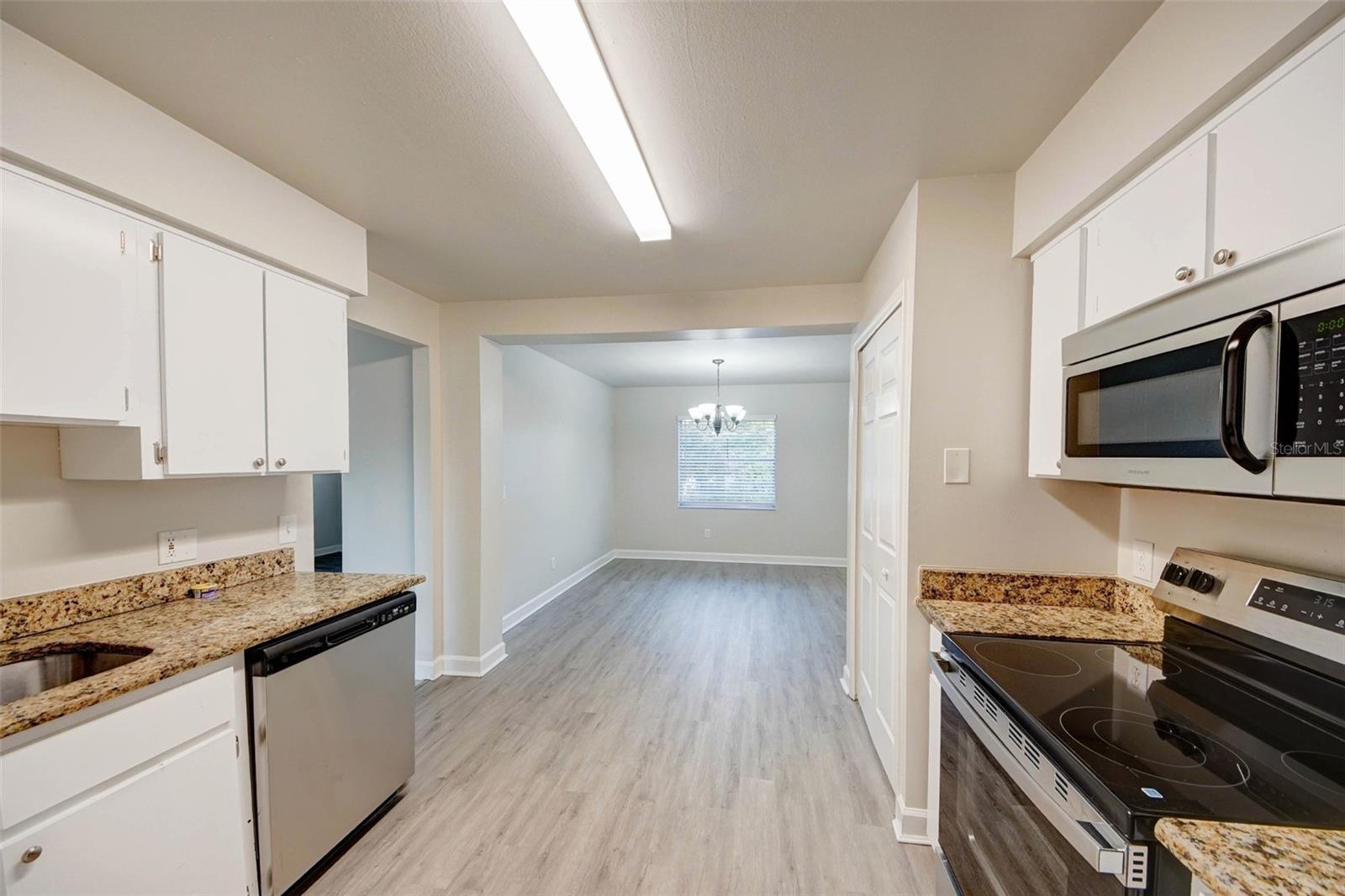 Image 9 of 35 For 1431 Quintara Avenue