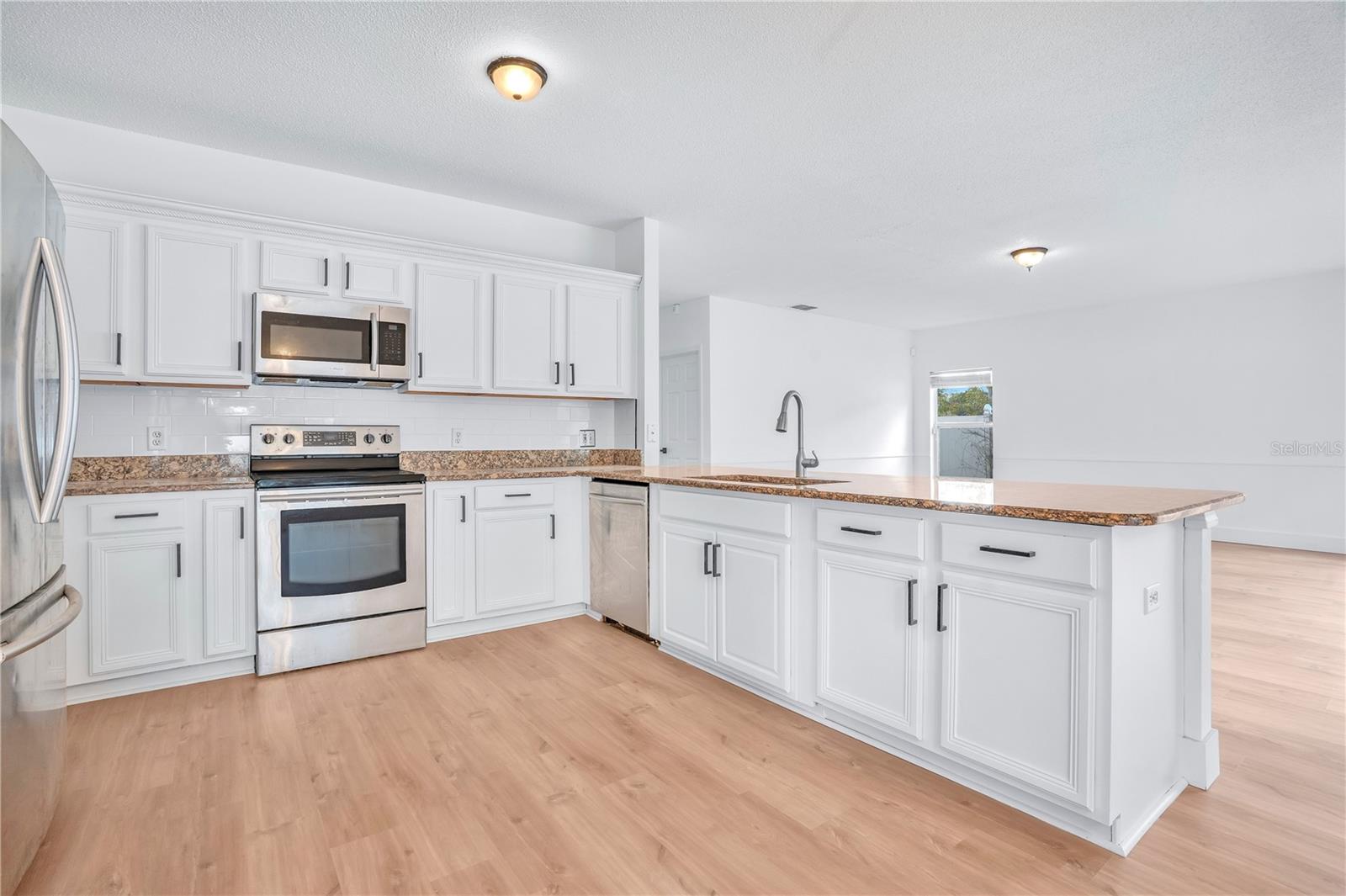 Image 10 of 38 For 444 Acacia Tree Way