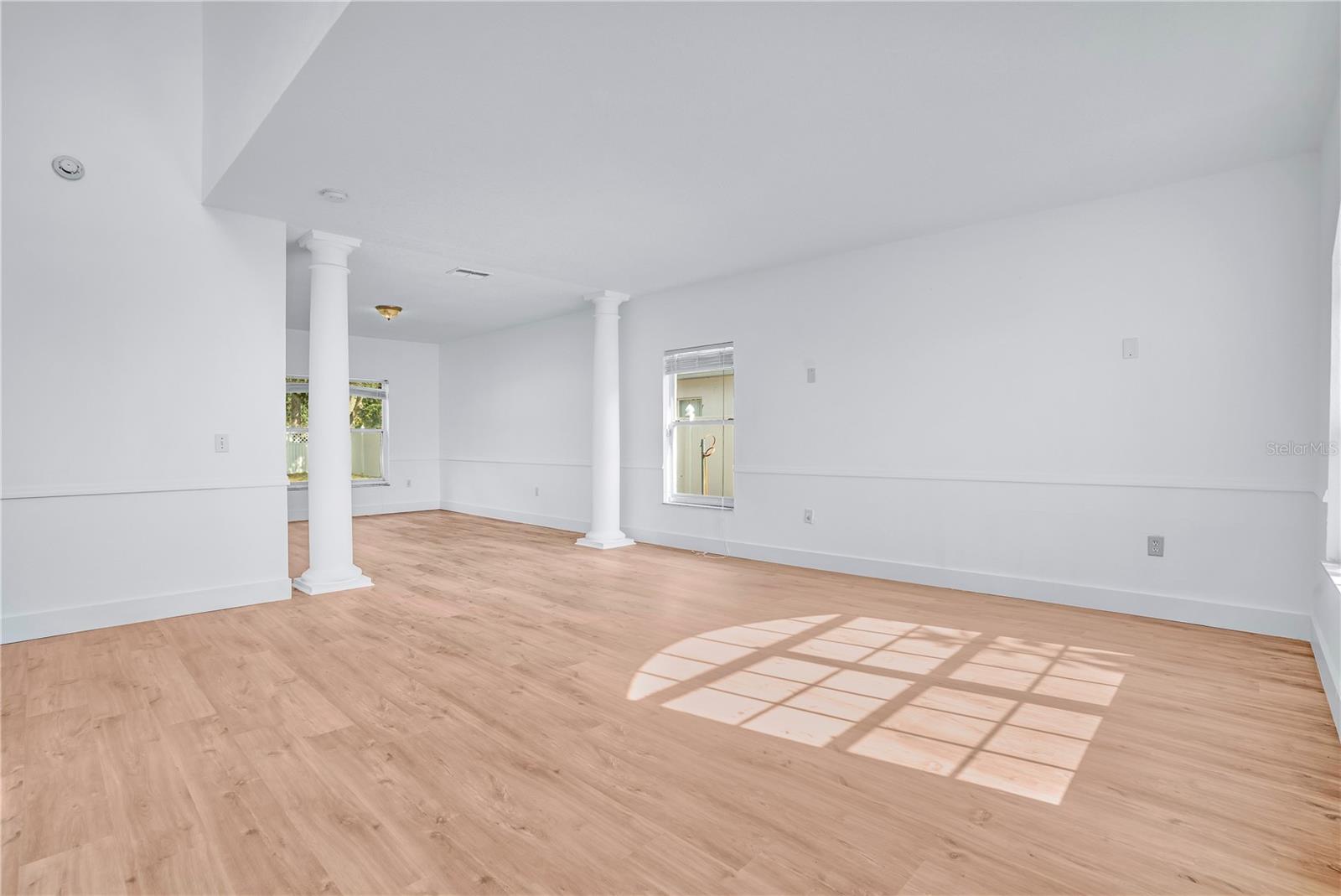 Image 17 of 38 For 444 Acacia Tree Way