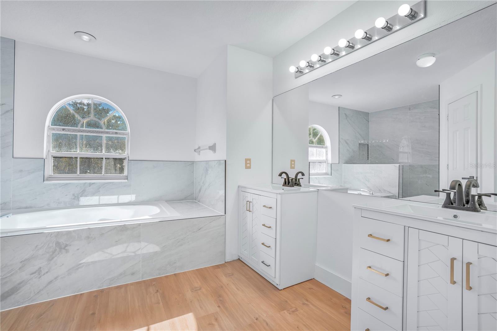 Image 19 of 38 For 444 Acacia Tree Way