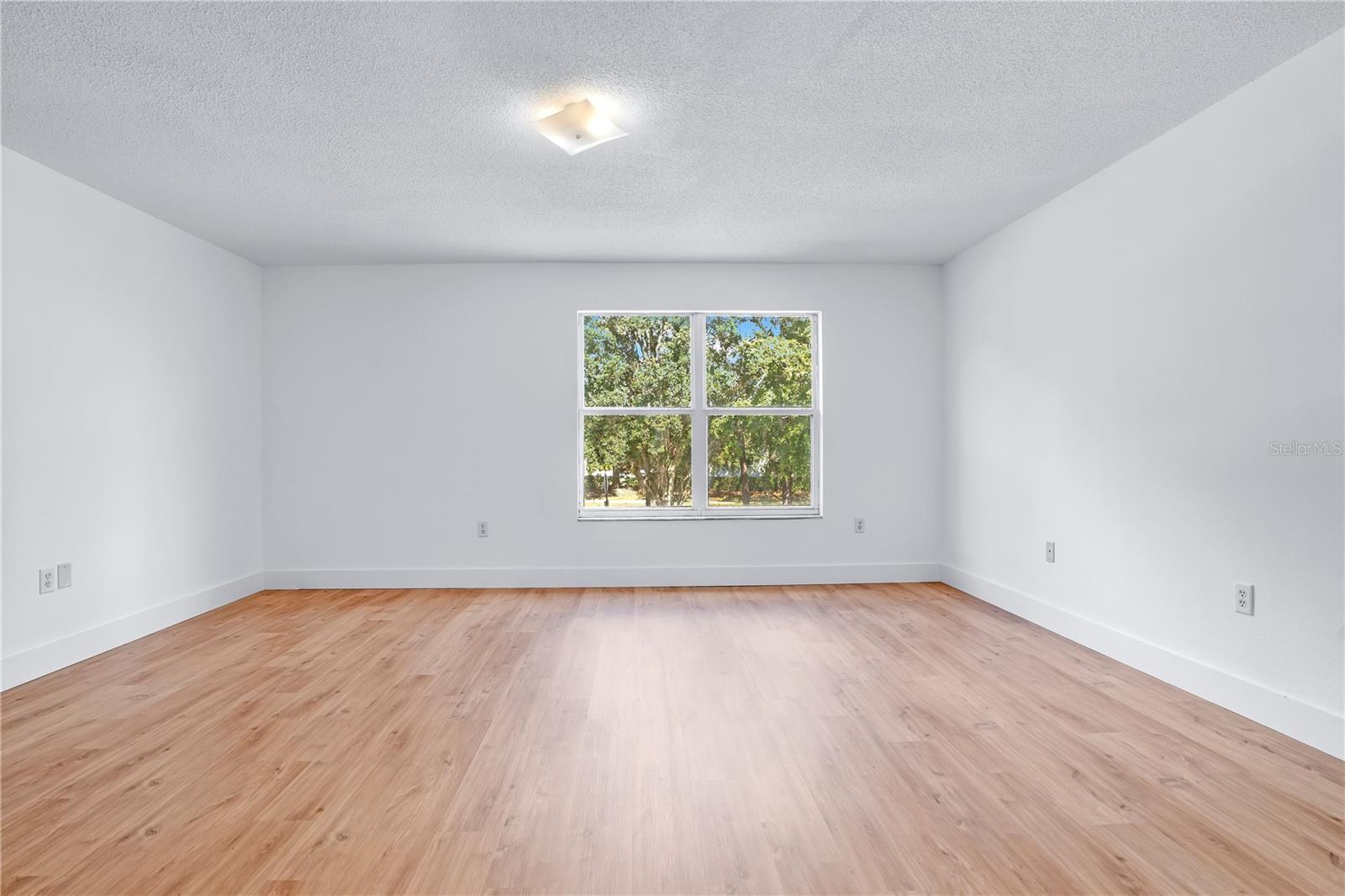 Image 20 of 38 For 444 Acacia Tree Way