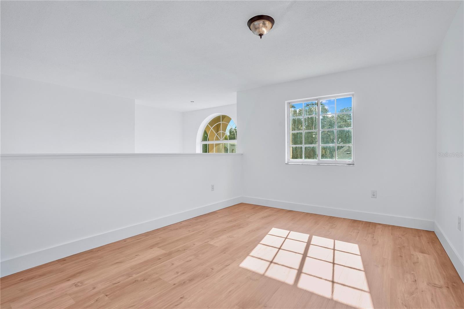 Image 22 of 38 For 444 Acacia Tree Way