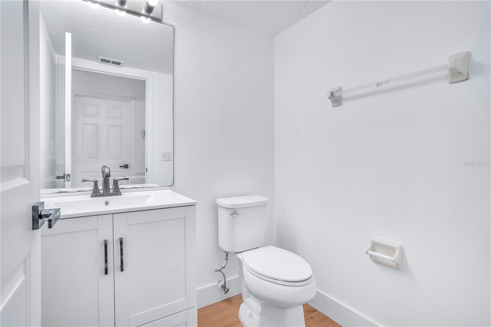 Image 28 of 38 For 444 Acacia Tree Way