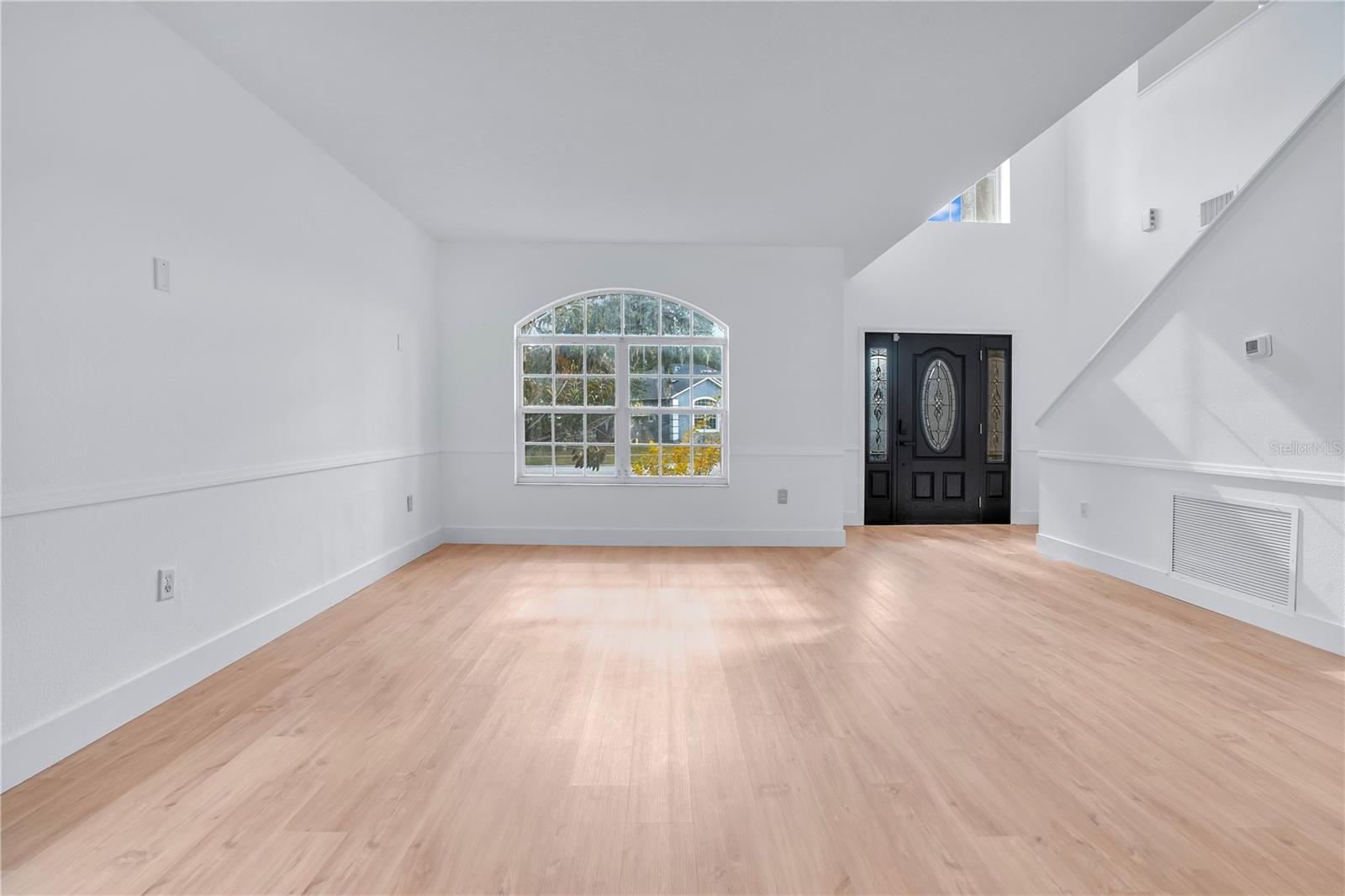 Image 4 of 38 For 444 Acacia Tree Way