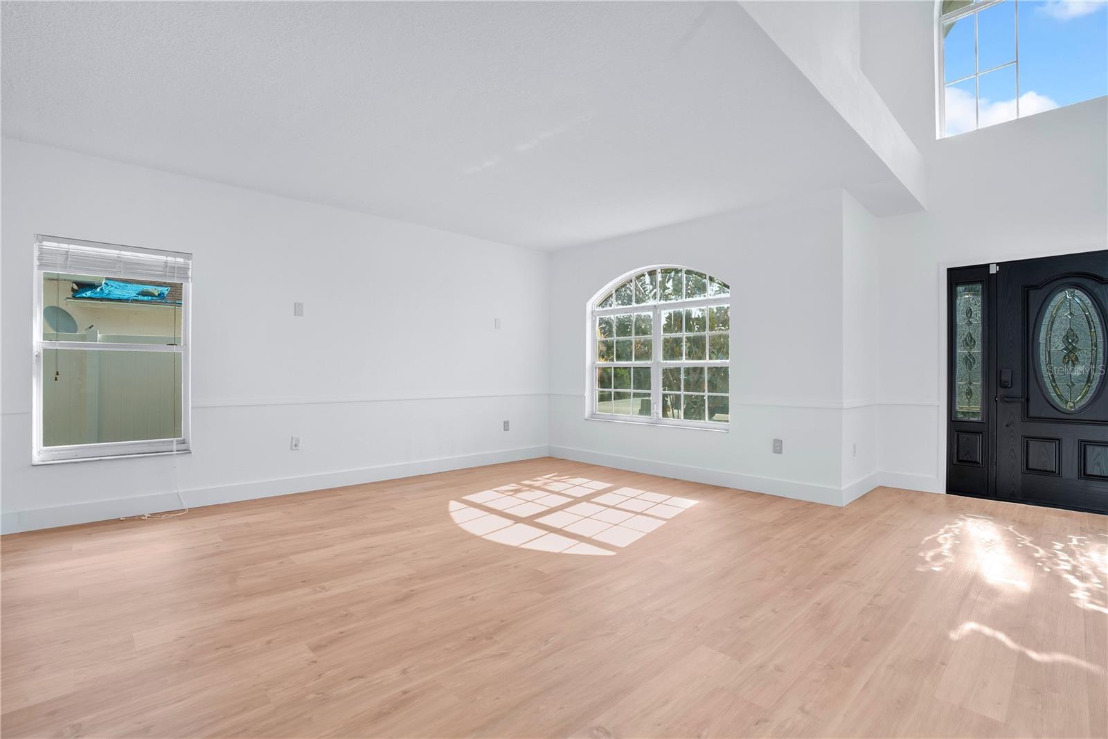 Image 5 of 38 For 444 Acacia Tree Way