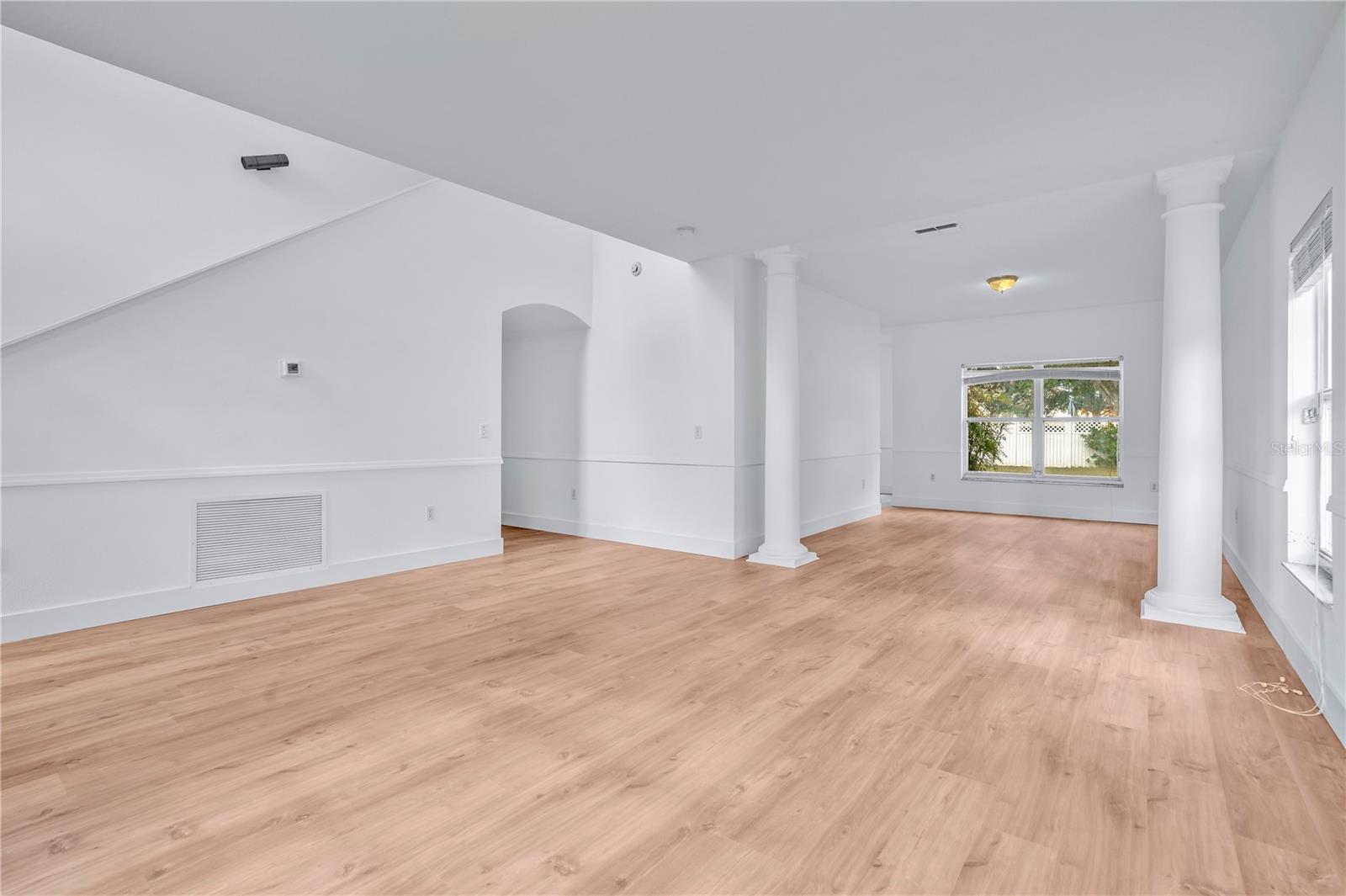 Image 7 of 38 For 444 Acacia Tree Way