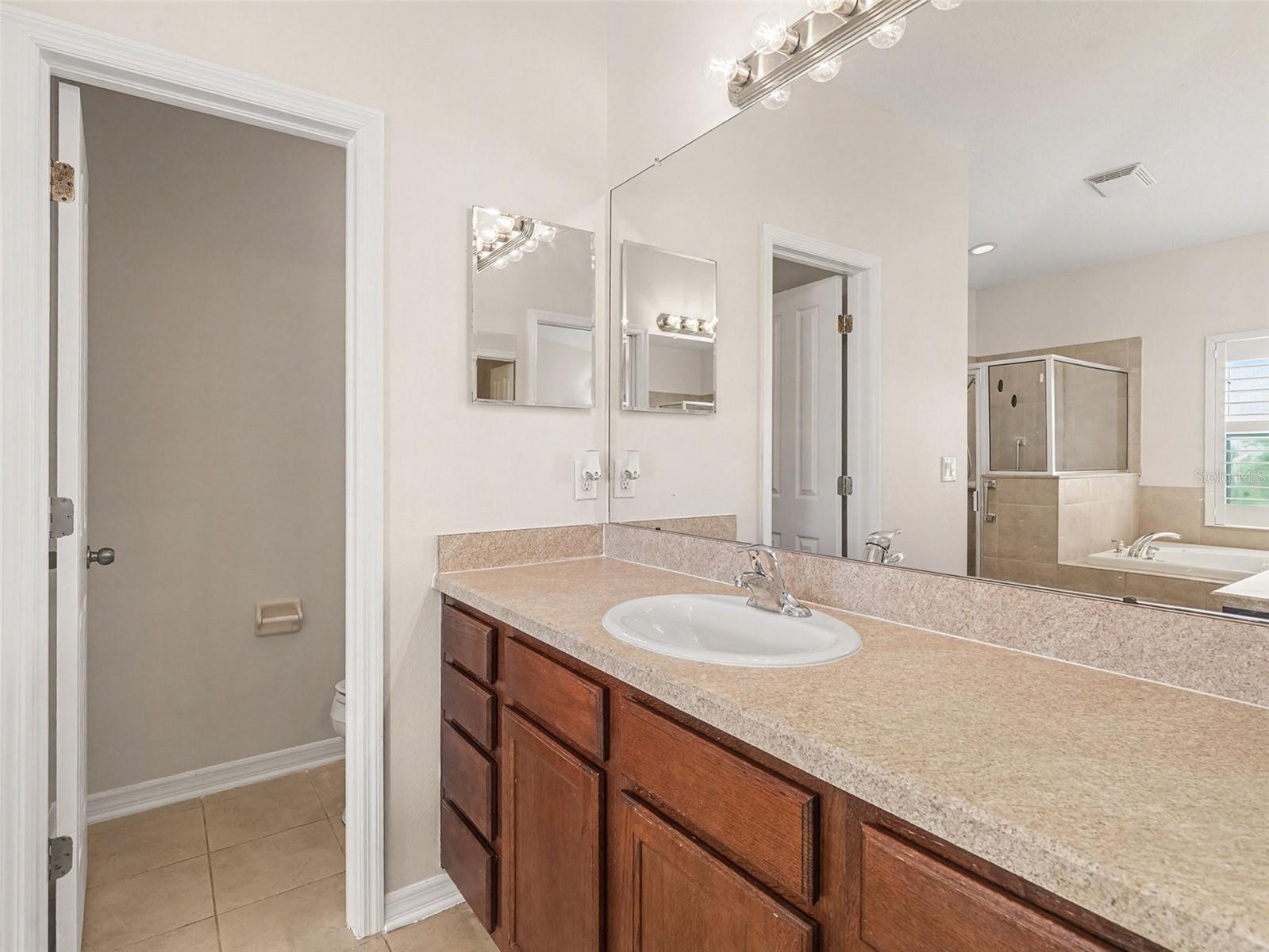 Listing photo id 14 for 11409 Flora Springs Drive