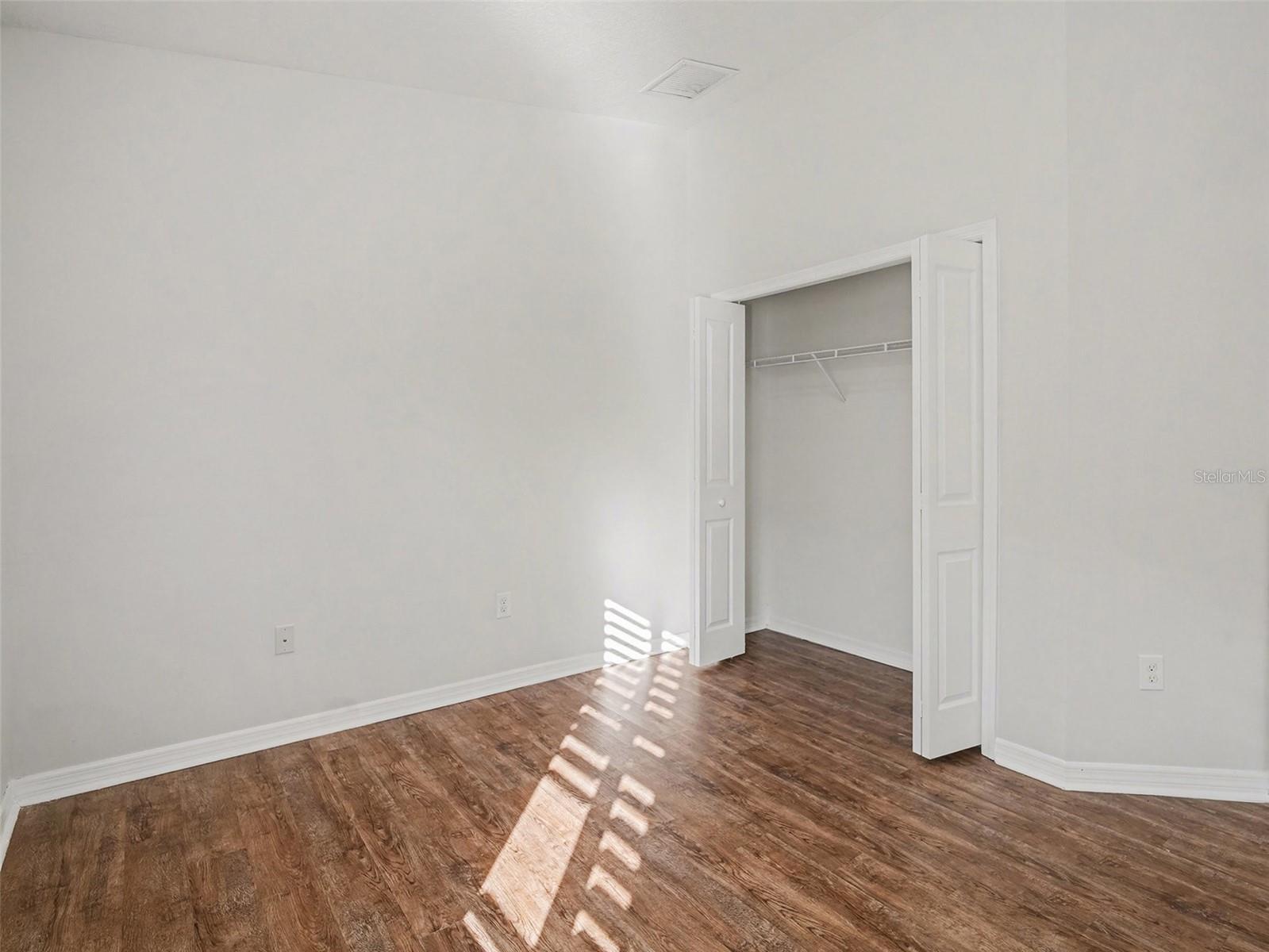 Listing photo id 16 for 11409 Flora Springs Drive