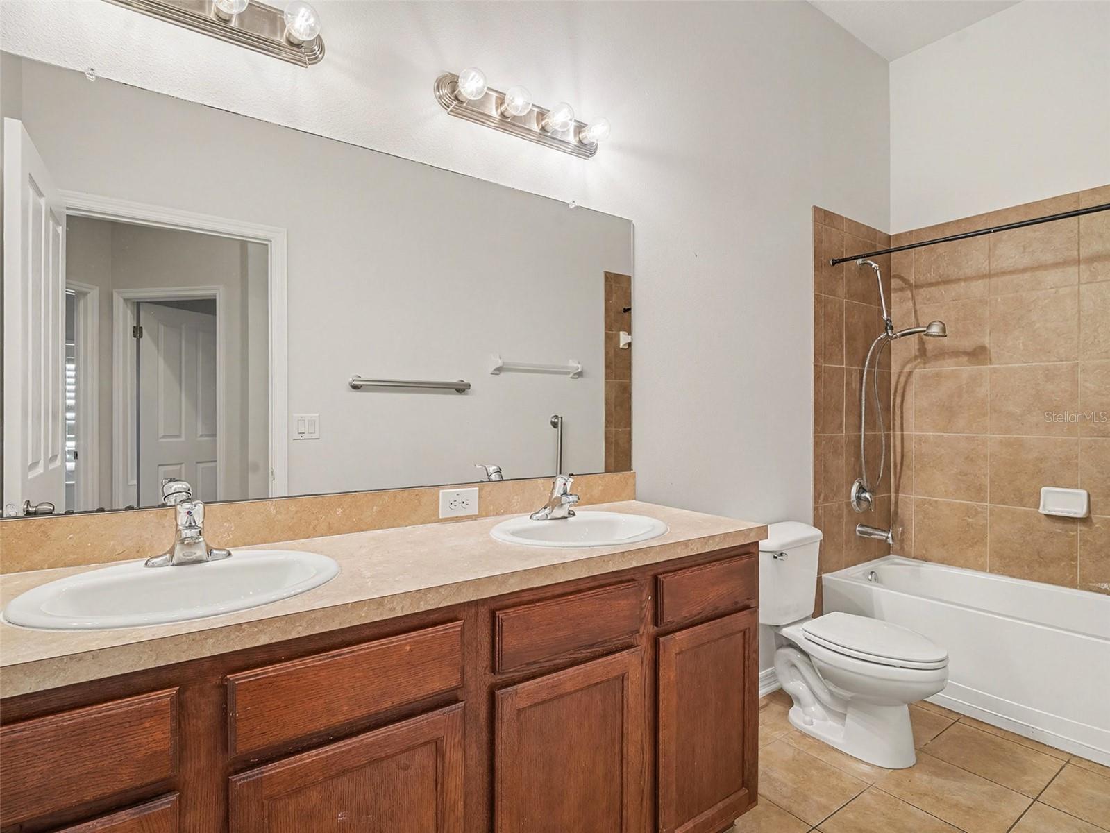 Listing photo id 21 for 11409 Flora Springs Drive