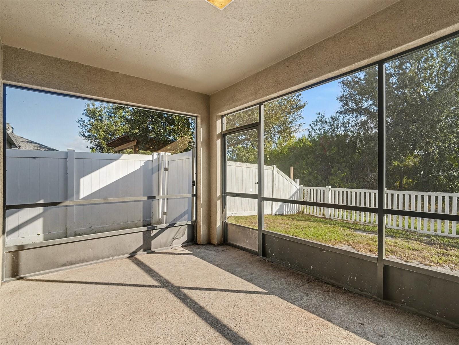 Listing photo id 23 for 11409 Flora Springs Drive