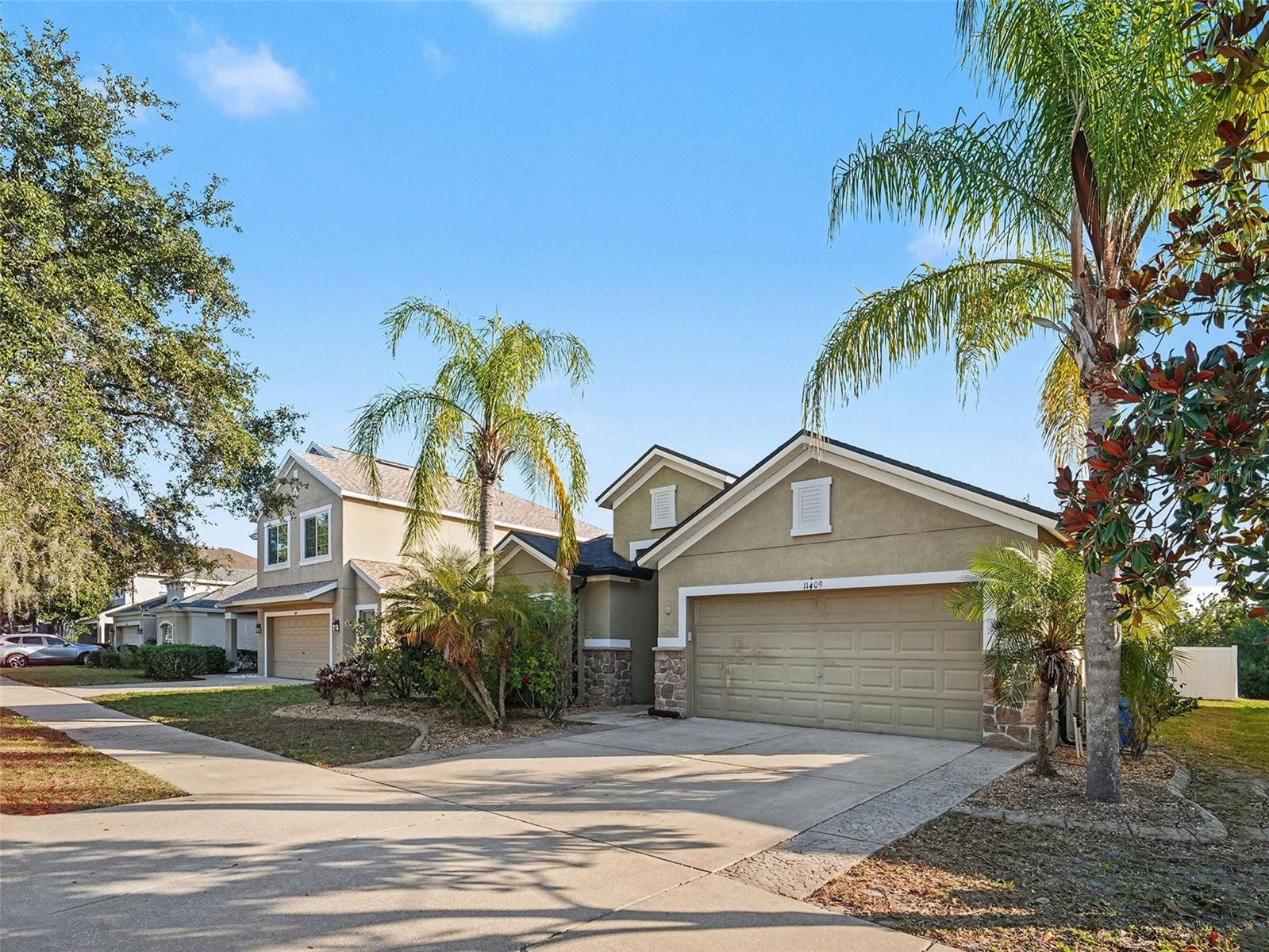Listing photo id 1 for 11409 Flora Springs Drive