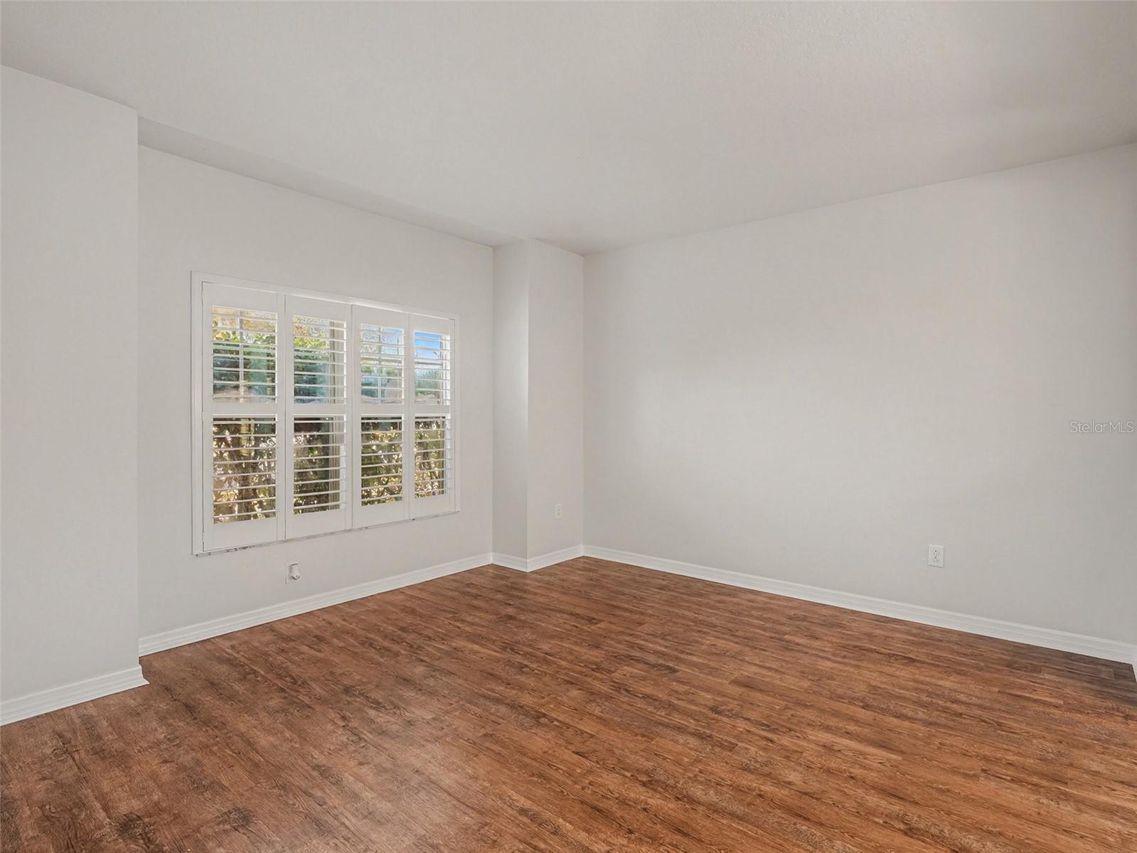 Listing photo id 4 for 11409 Flora Springs Drive