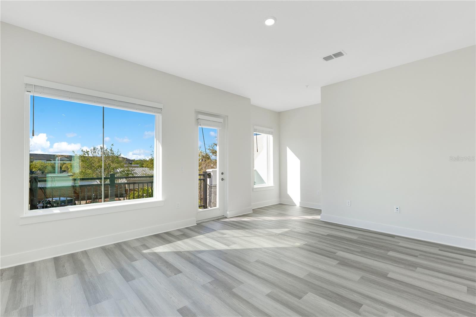 Image 16 of 36 For 320 Center Lake Lane