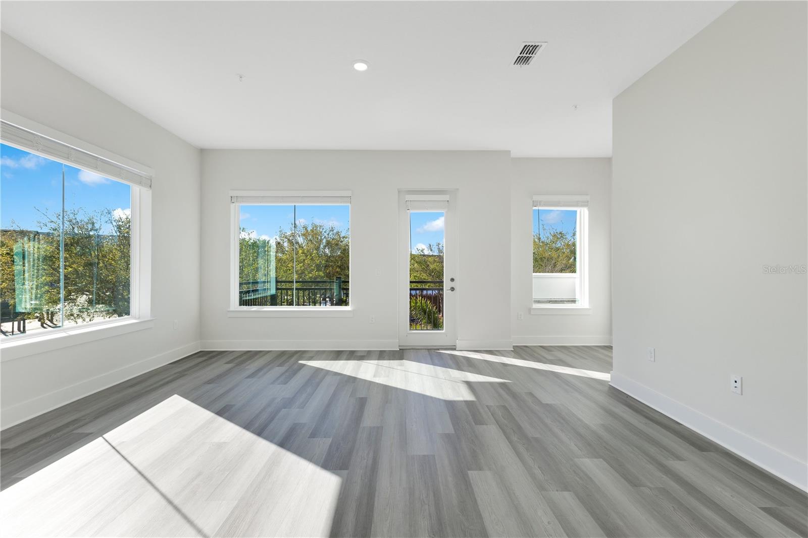 Image 17 of 36 For 320 Center Lake Lane