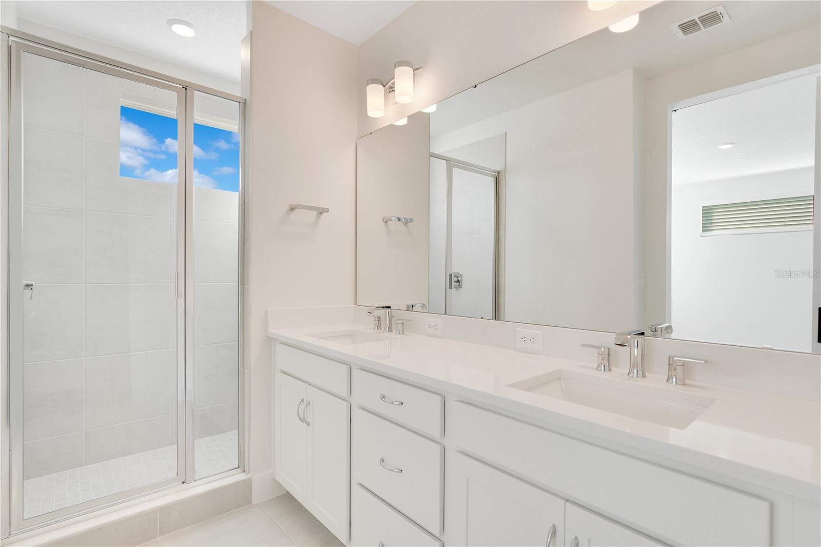 Image 19 of 36 For 320 Center Lake Lane