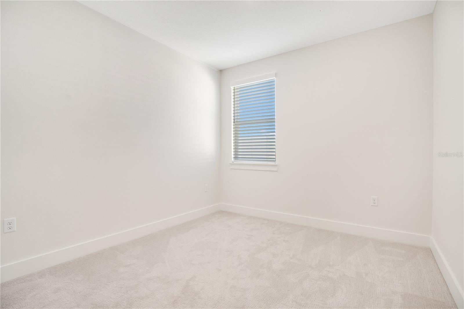 Image 22 of 36 For 320 Center Lake Lane