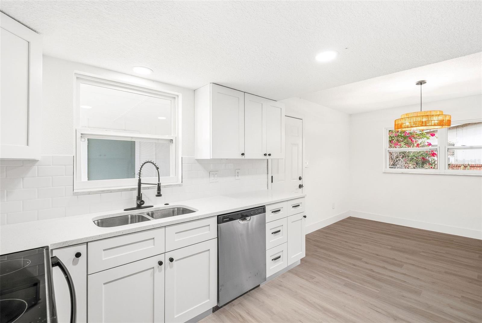 Image 5 of 17 For 708 Ixora Avenue