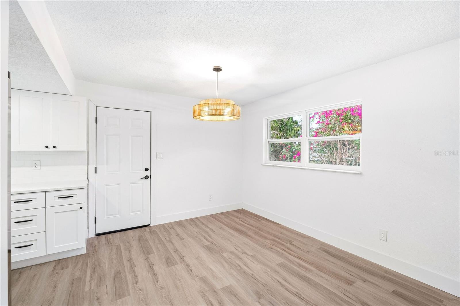 Image 9 of 17 For 708 Ixora Avenue