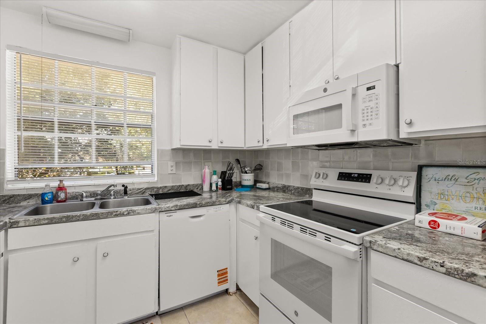 Image 5 of 16 For 508 Banyon Tree Circle 202