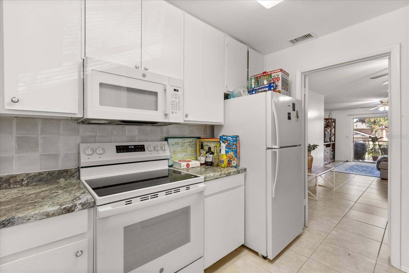 Image 6 of 16 For 508 Banyon Tree Circle 202