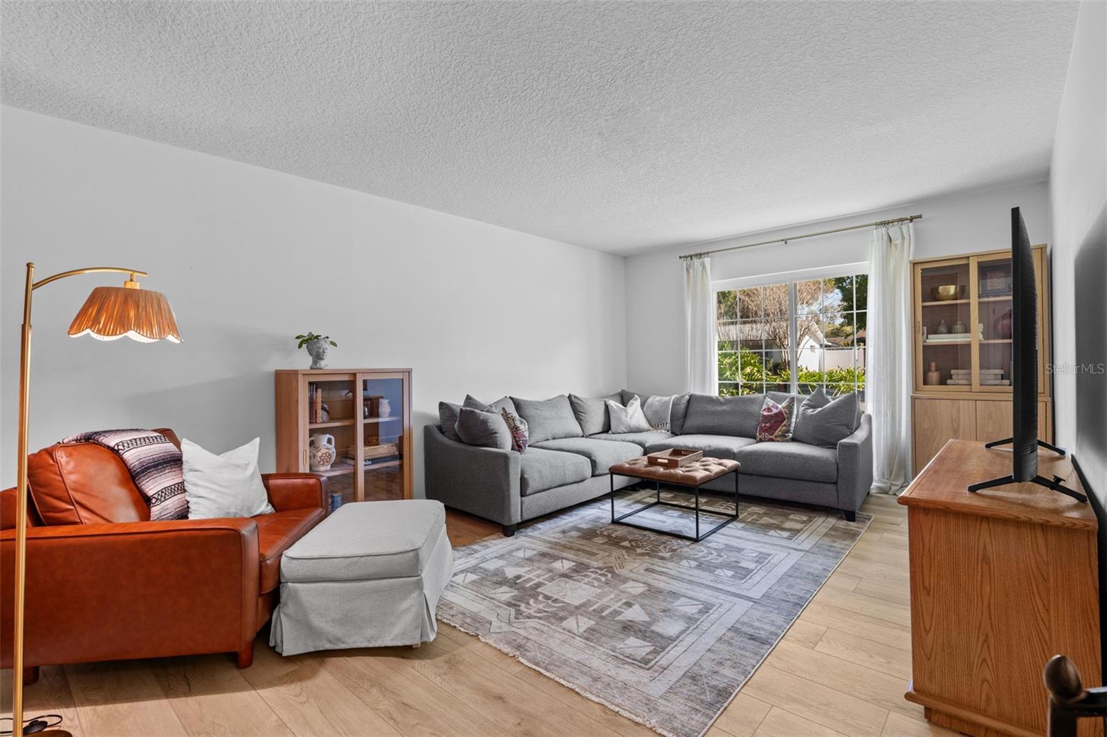 Image 10 of 53 For 513 Cornwall Road