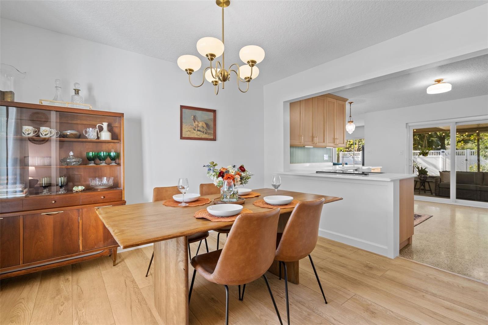 Image 12 of 53 For 513 Cornwall Road