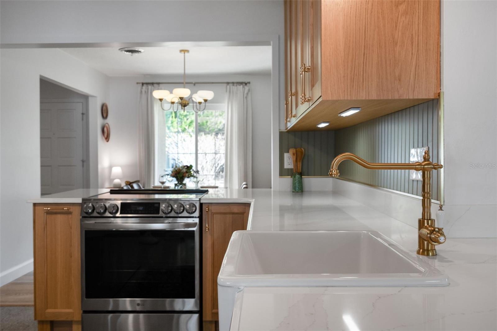 Image 14 of 53 For 513 Cornwall Road