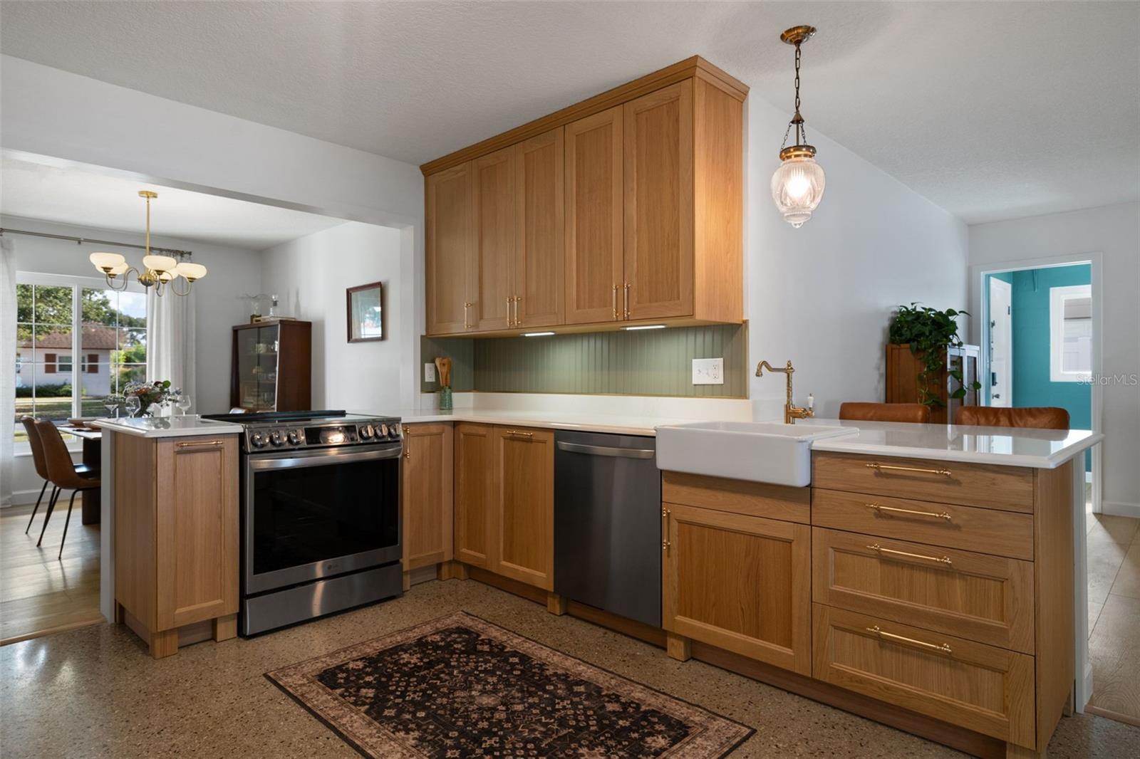 Image 15 of 53 For 513 Cornwall Road