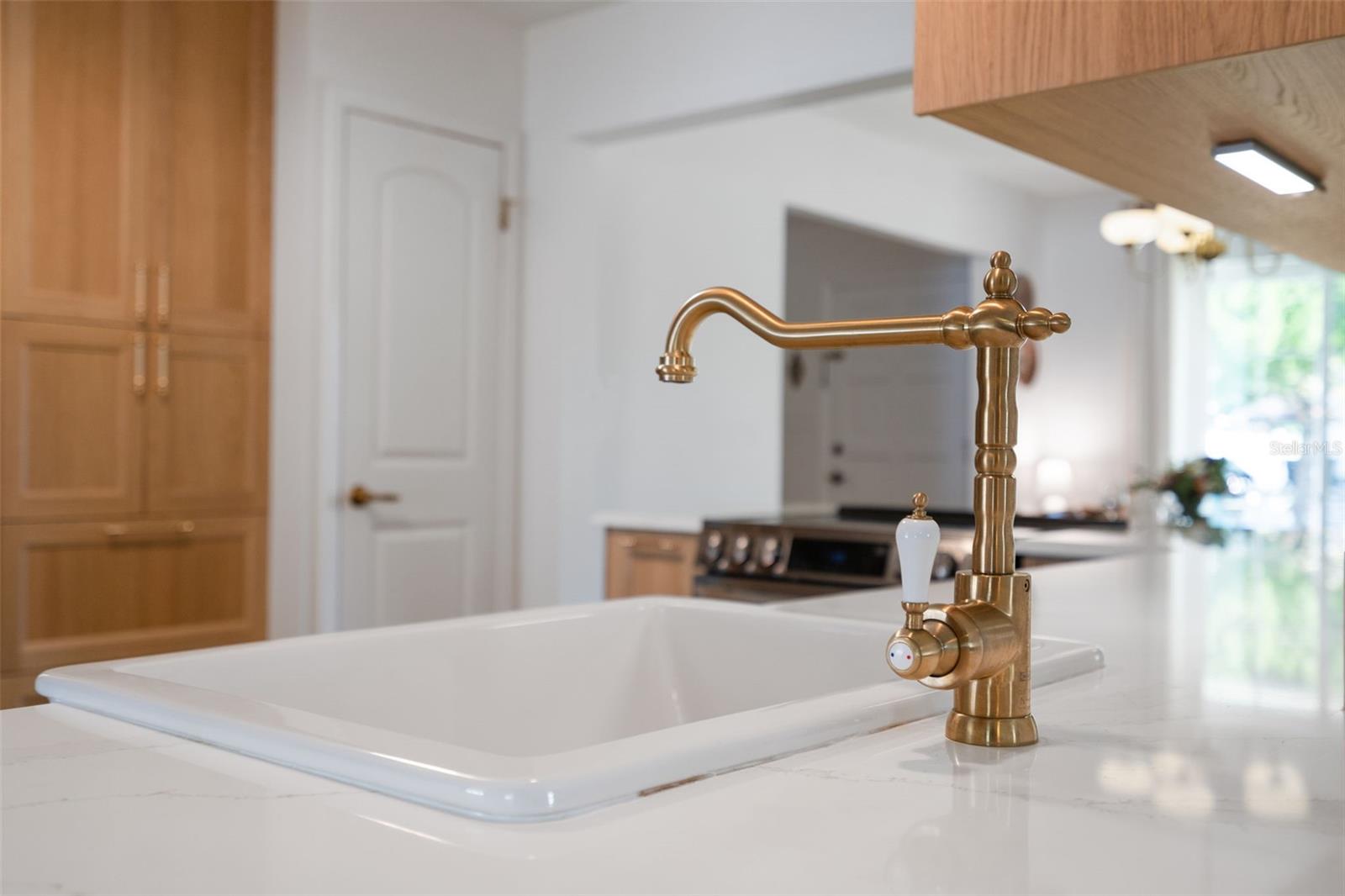 Image 17 of 53 For 513 Cornwall Road