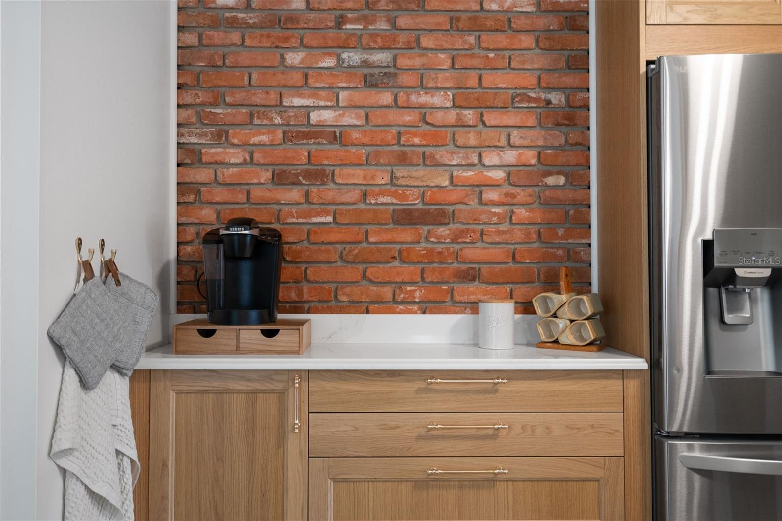 Image 19 of 53 For 513 Cornwall Road