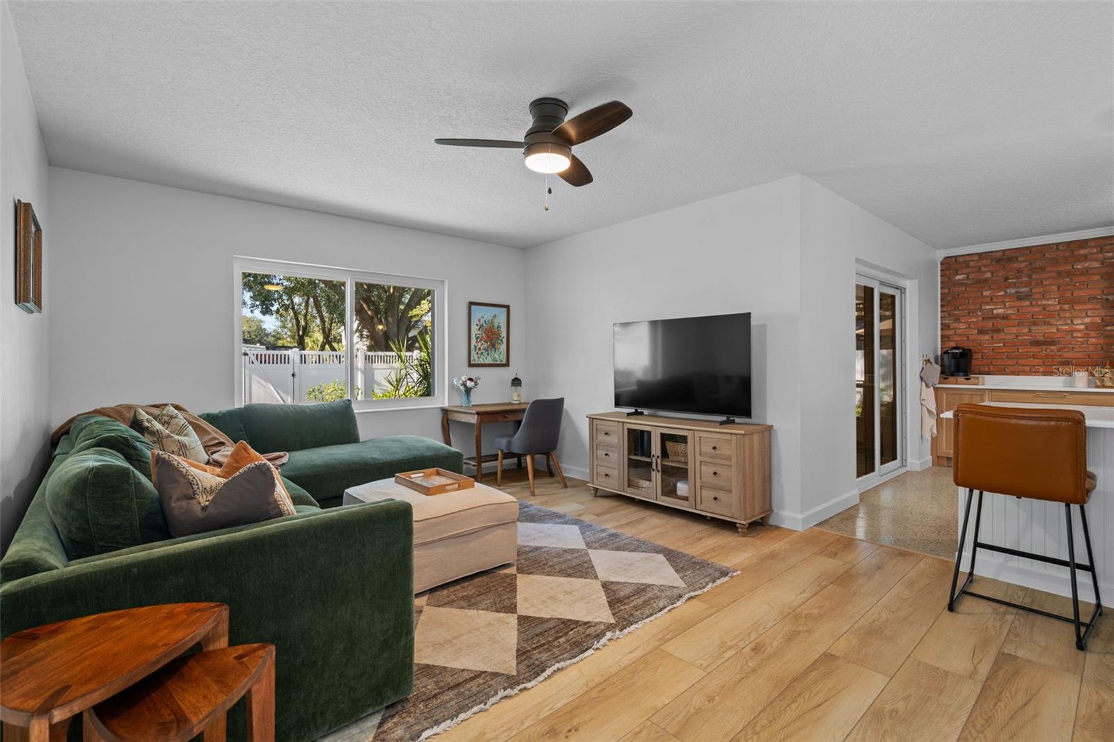 Image 20 of 53 For 513 Cornwall Road